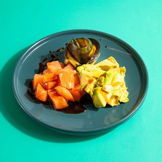 Sashimi di salmone e avocado