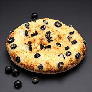 Focaccia cu Parmezan si Masline