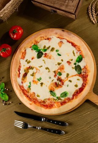 Со страчателлой и соусом песто