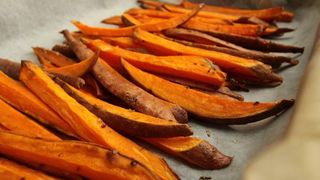 Boniatos Fritos Con 2 Salsas (Ración)