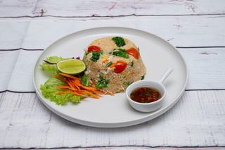 Khao pad kai/moo/kung