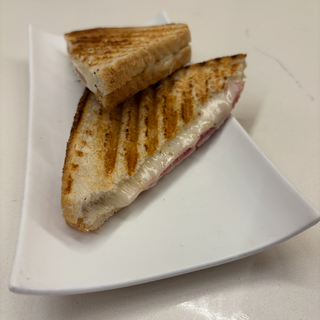 Jamón dulce y queso