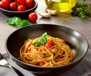 Spaghetti Aglio, Olio E Pomodoro