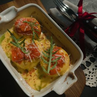 Солоні сирники з лососем та соусом голландез (260г)