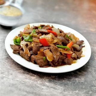 Govedina pržena sa lukom i pirinčem