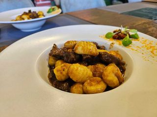 Juneći gulaš s njokima