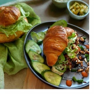 Jumbo Vegetarian Croissant