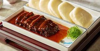 132. Brasato di pancetta con pane cinese