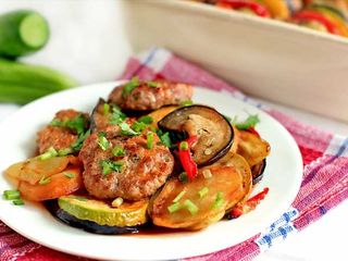 Куриные котлеты на пару с рататуем (150 гр.)