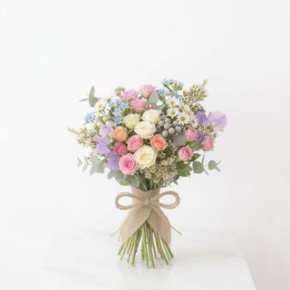 Roselline e fiori di stagione chiaro