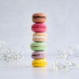 32.Френски макарон с ганаш боровинка и малини (6бр-75г)