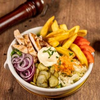 Salată gurmand de pui