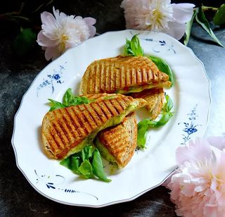 Панини с шунка и кашкавал