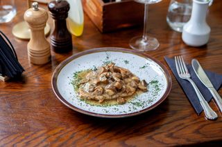 Escalop de porc / pui / curcan-cu lămâie / vin alb