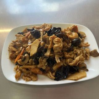 21Пилешко с бамбук и черни гъби леко люто 800 гр.