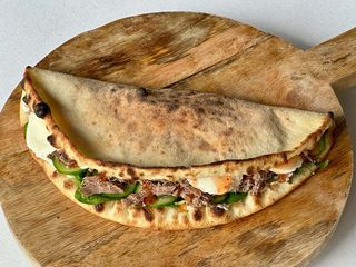 СЕНДВІЧ З РВАНОЮ ТЕЛЯТИНОЮ (340g)