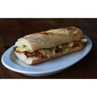 Bocadillo De Lomo Con Queso
