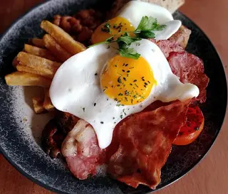 Huevo frito con bacon