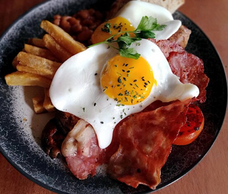 Huevo frito con bacon