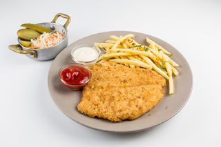 Șnițel de pui cu cartofi