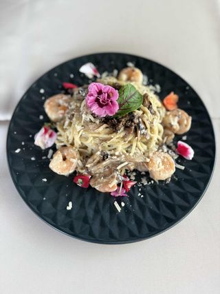 Makaron Tagliatelle z krewetkami, truflą i boczniakiem