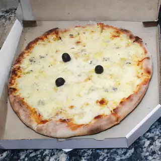 Quattro formaggie pizza