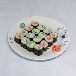 8 Maki Salmón Y 8 Maki Pepino