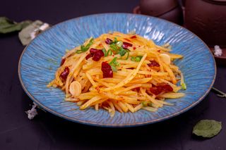 Strisce di patate agropiccante/酸辣土豆丝