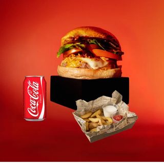 Cezar klasik garden cizburger + koka kola + pomfrit + umak kecap i majonez 