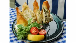 Spanakotiropitakia