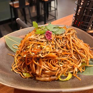 Noodles on the road + involtini primavera + coca cola