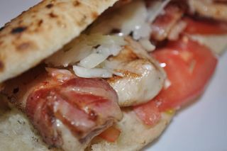 Rolovani pileći raznjić 200g