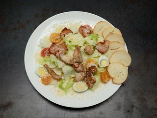 Салат Цезар з куркою та беконом (250г)