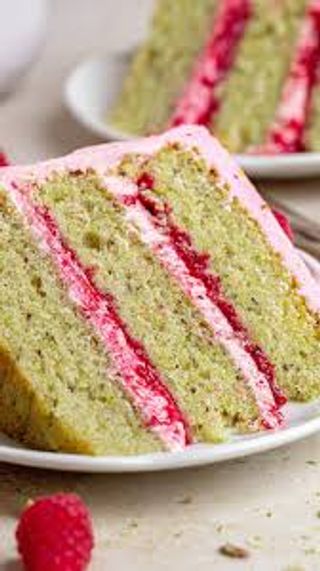 Tarta de pistacho y frambuesa (porción)