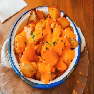 Patata Casera Con Salsa Bravioli