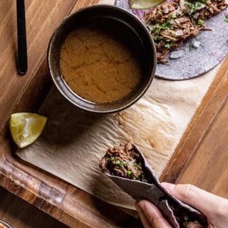 Tacos De Birria  de Ternera con su caldo- 3 unid.