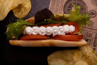 11 Montadito De Crema De Queso y Tomate