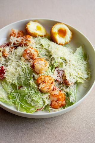 Salată cezar cu creveți