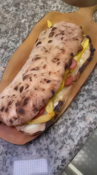 Panuozzo con würstel e patatine