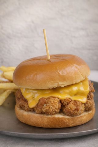 Hamburguesa de pollo crujiente con queso