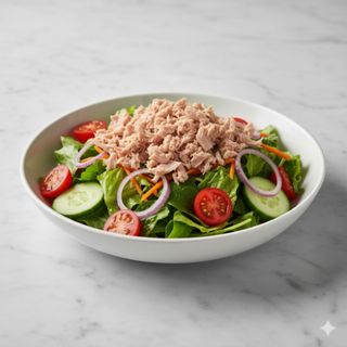 Ensalada mixta de vegetales con atún