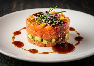 Tartare di salmone o tonno con salsa teriyaki caramellata