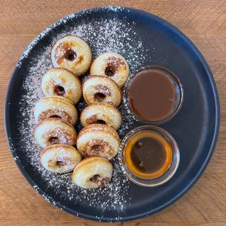 Mini Panquecas com 2 Toppings