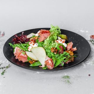 Салат шопський з грушею та прошуто (185г)