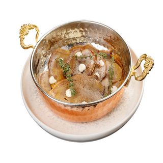 Топъл телешки език с масло и мус от хрян (180г)