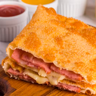 Pastel Calabresa  com  Queijo