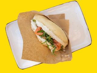 Бао з лососем (175g)