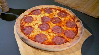 Pizza Salami medie