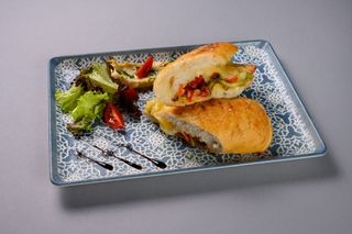 Чабата с гриловани зеленчуци