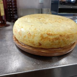 Tortilla de patata + lomo + bebida de 33cl